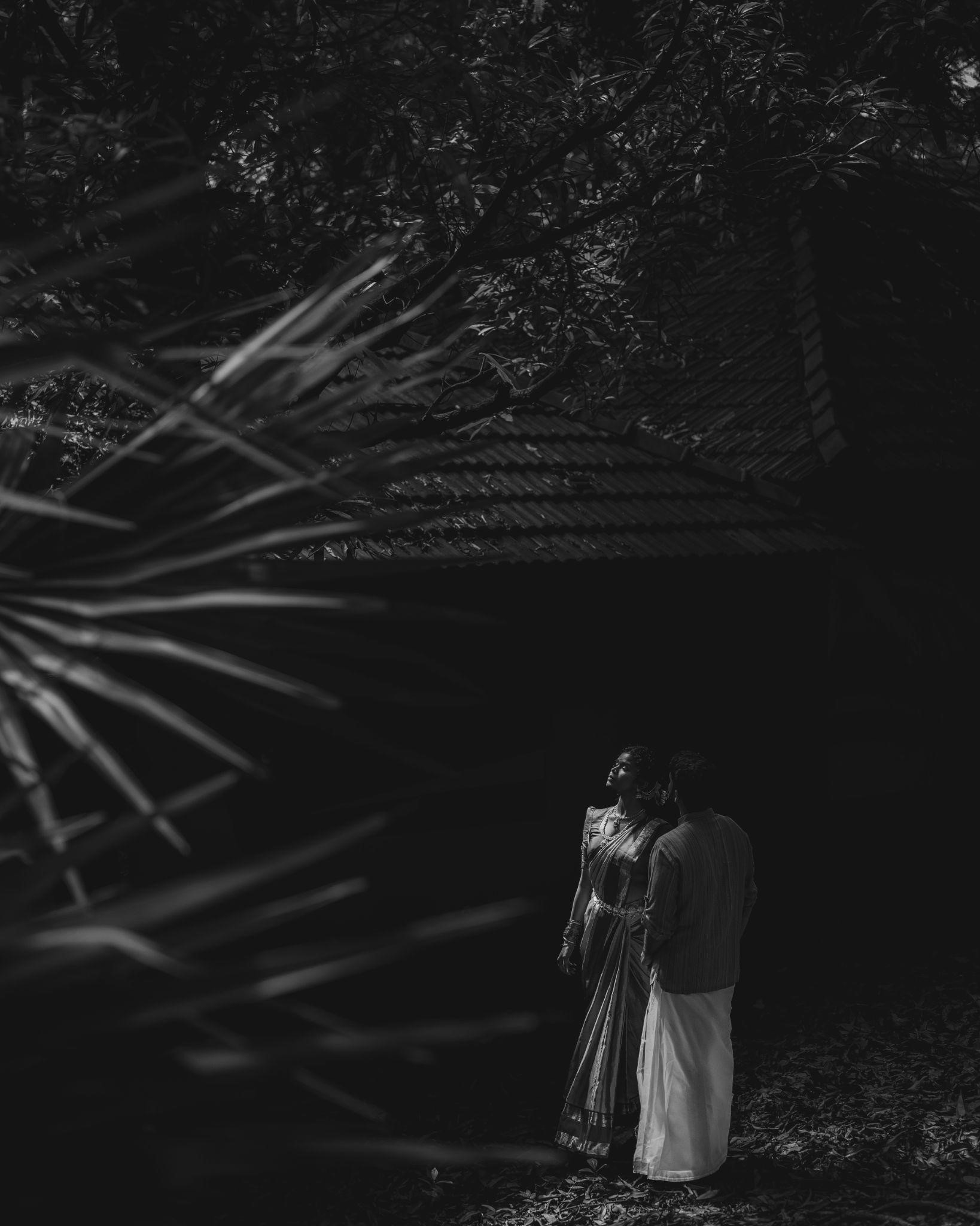 Couple enjoying a natural Palakkad pre-wedding photoshoot