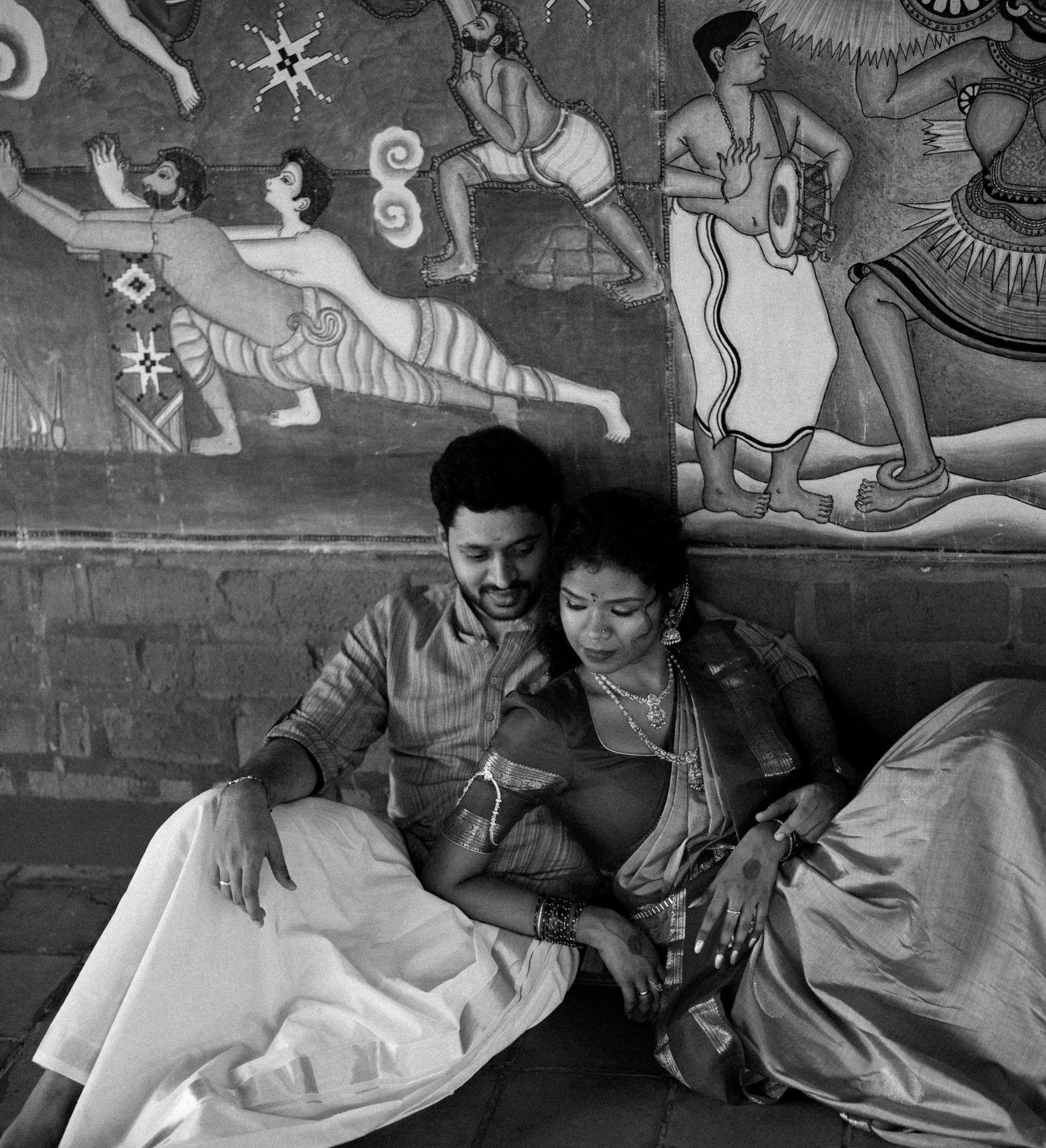 Candid couple and family moments at an intimate Thrissur wedding